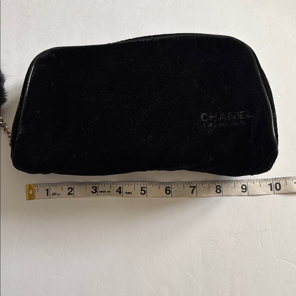 CHANEL (PARFUM) BLACK VELVET BAG…CLUTCH/MAKEUP BAG/ANYTHING BAG😊❤️😊 - Picture 8 of 13